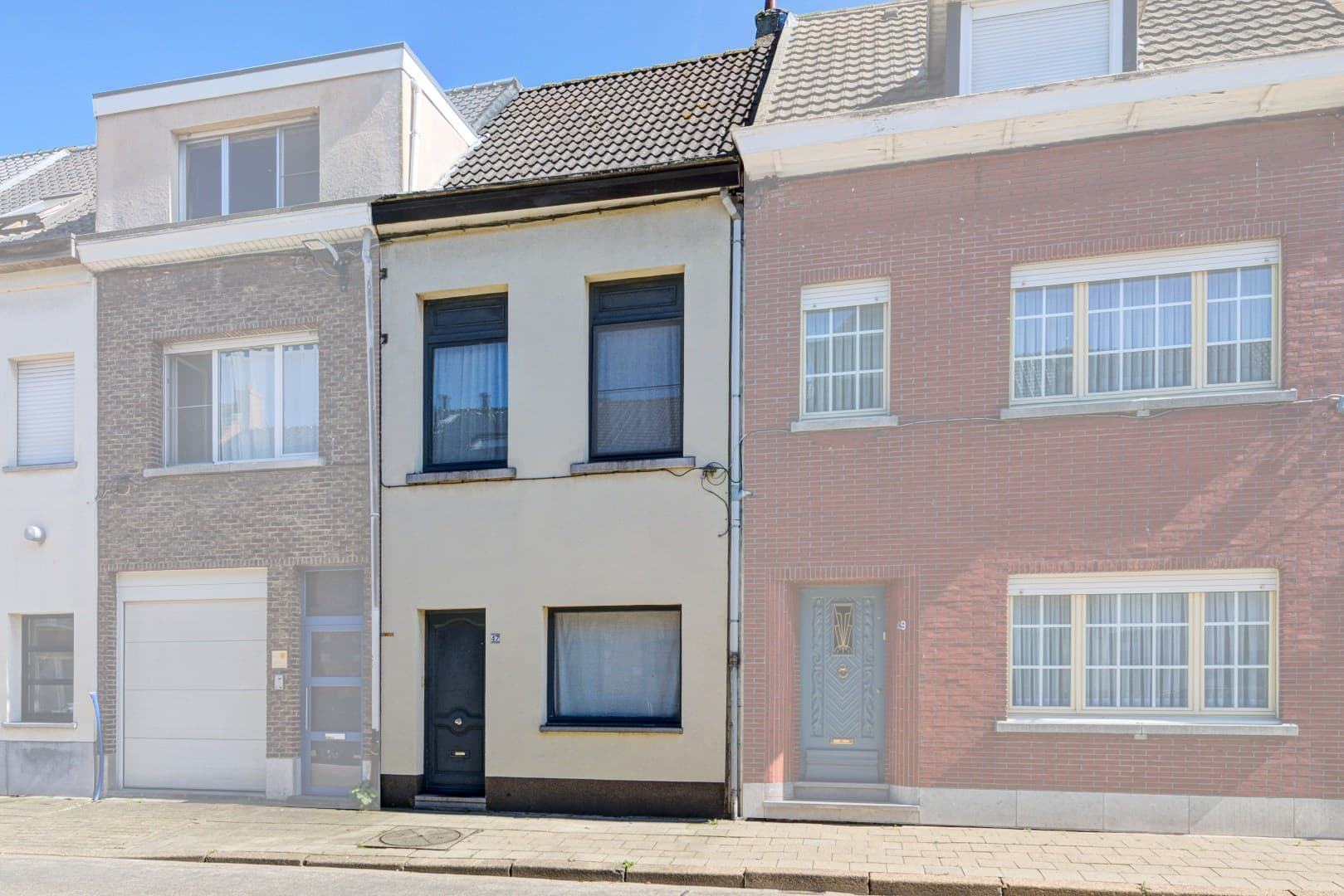 Op te frissen woning, 3 slaapkamers en grote tuin.