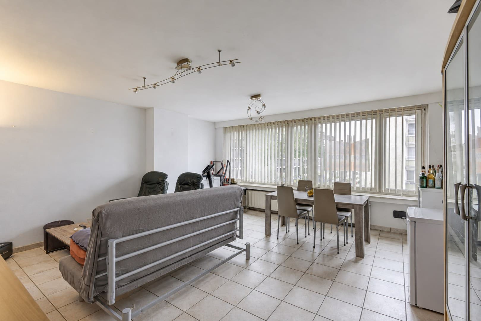 Ruim appartement met 2 slaapkamers in Antwerpen, EPC B, optioneel garage te koop.